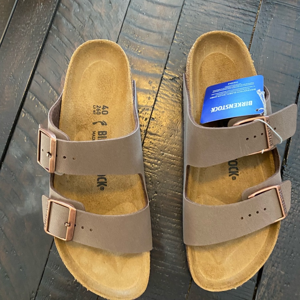 Mocca colored Birkenstocks! Never worn, still has tags.